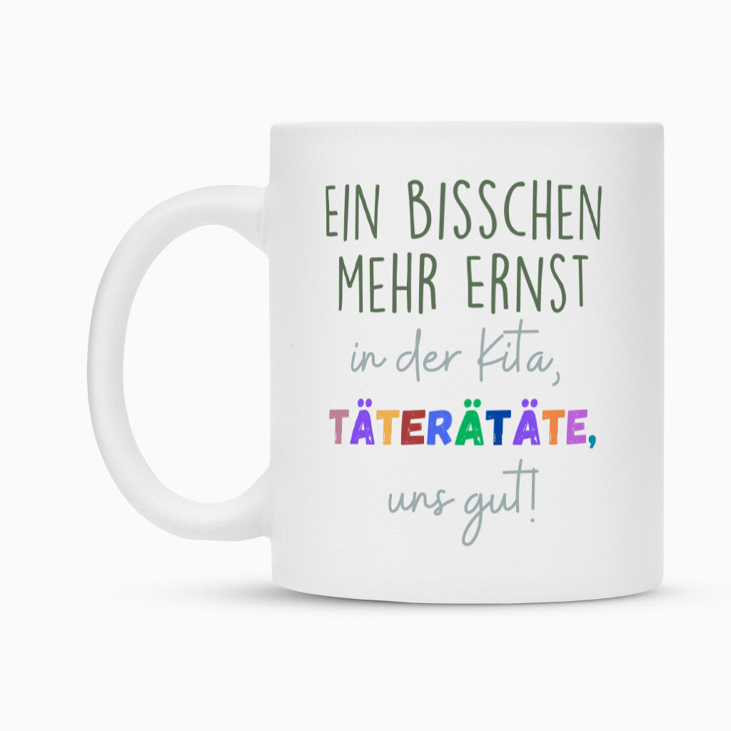 Weiße Keramiktasse mit Spruch „Täterätäte“ als Geschenk für Erzieher im Kindergarten, 300 ml | Pädagogikkram