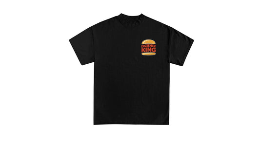 Schwarzes T-Shirt mit Aufdruck „Erzieher King“ als Geschenk für den Erzieher im Kindergarten